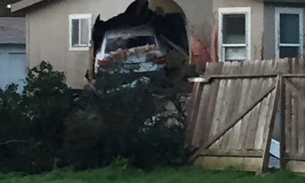 Vehicle crashes into house in Snelling