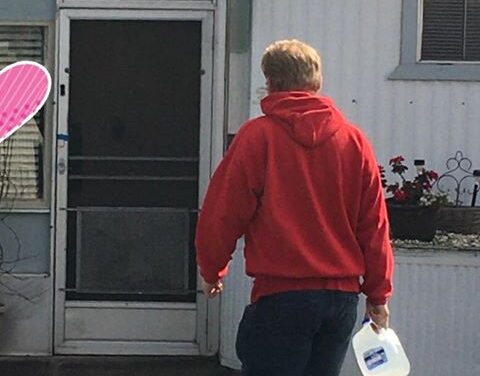 Volunteers deliver free water to Gustine residents in need