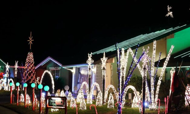 Annual Christmas lights on Sunset Drive begins in Merced